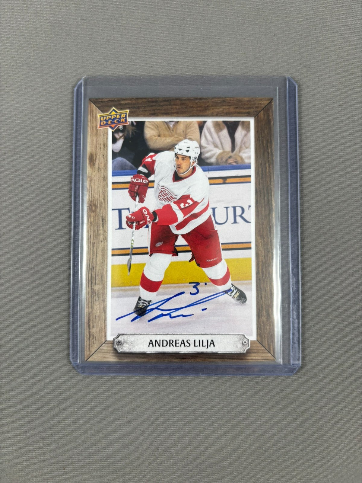 2024-25 UPPER DECK ENGRAINED ICONS BEEHIVE PORTRAIT SIGNATURES ANDREAS LILJA